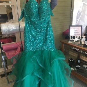 Ellie Wilde size 10 trumpet dress teal/green